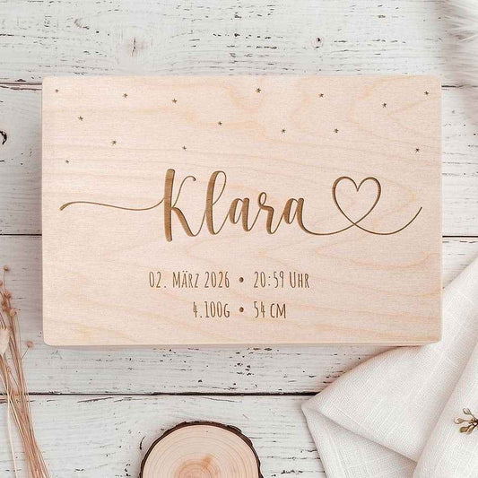 Personalisierte Erinnerungsbox zur Geburt aus Holz – Herzensprojekt Manufaktur