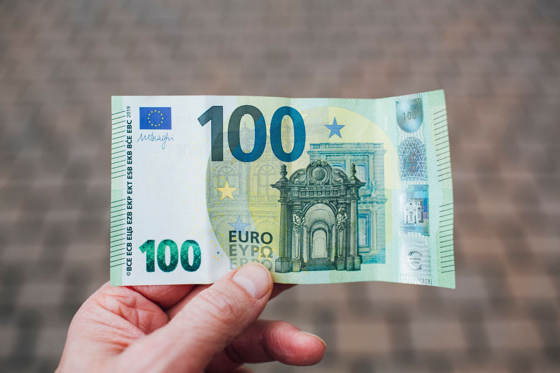 Geldgeschenk originell verpackt – gefächerte Euro-Scheine als kreative Geschenkidee