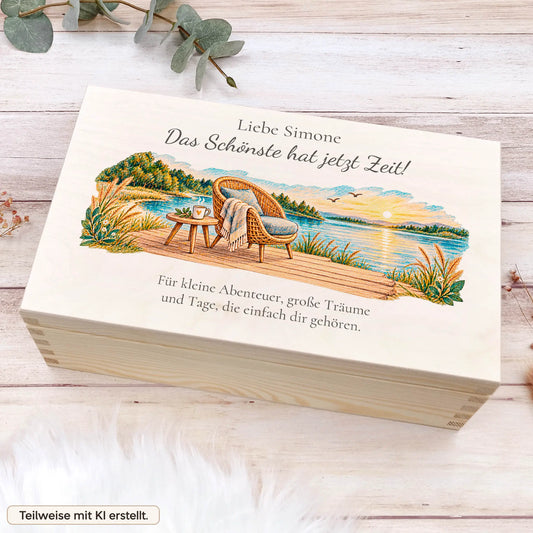 Abschiedsgeschenk Rente Kollegin: Holzbox mit Seemotiv und „Liebe Simone – Das Schönste hat jetzt Zeit!“